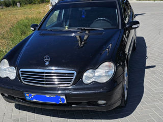 Mercedes C-Class foto 1