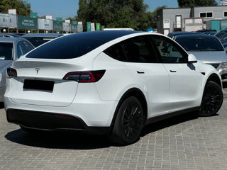 Tesla Model Y foto 3