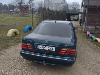 Mercedes E-Class foto 2