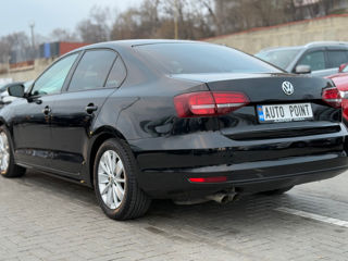 Volkswagen Jetta foto 4