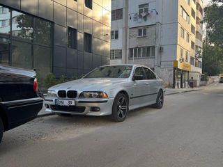 BMW 5 Series foto 4