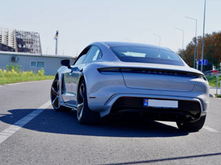 Porsche Taycan foto 4