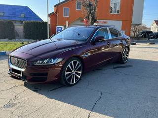 Jaguar XE foto 2