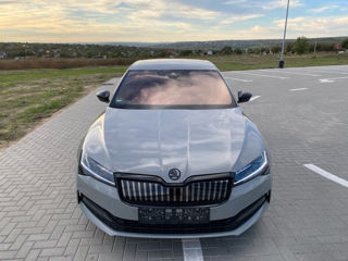 Skoda Superb foto 1