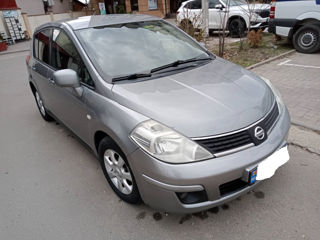 Nissan Tiida foto 2