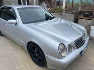 Mercedes E-Class foto 4