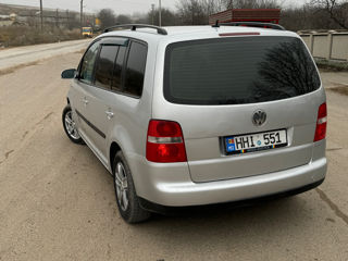 Volkswagen Touran foto 3