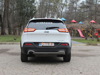 Jeep Cherokee foto 6