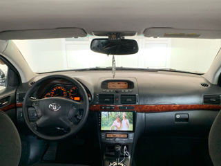 Toyota Avensis foto 10