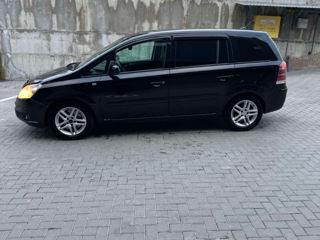 Opel Zafira foto 2