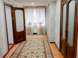 Apartament cu 3 camere, 91 m², Centru, Ialoveni foto 2