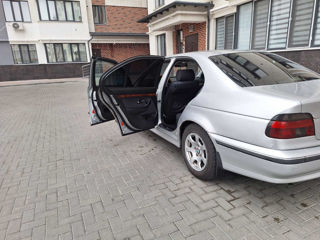 BMW 5 Series foto 6