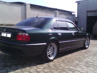 BMW 7 Series foto 2