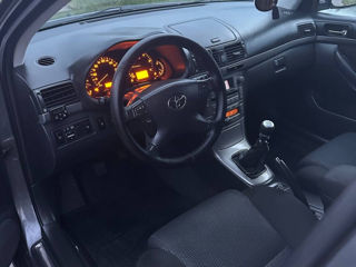 Toyota Avensis foto 4