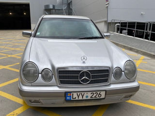 Mercedes E-Class foto 1