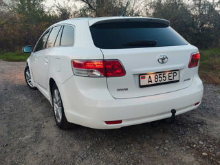 Toyota Avensis foto 2