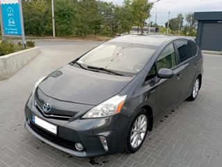 Toyota Prius v foto 5