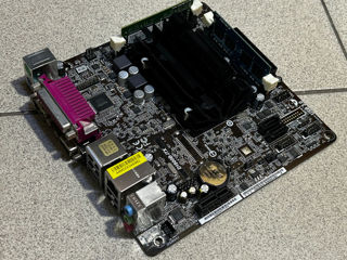 Asrock D1800B-ITX + Intel Dual-Core J1800 2,4Ghz + DDR3 8GB