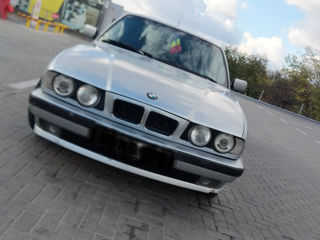 BMW 5 Series foto 4