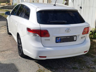 Toyota Avensis foto 4