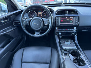 Jaguar XE foto 11