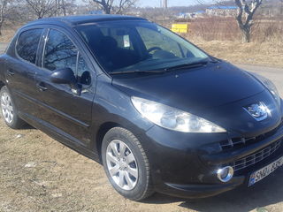 Peugeot 207 foto 1