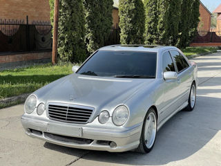 Mercedes E-Class foto 1