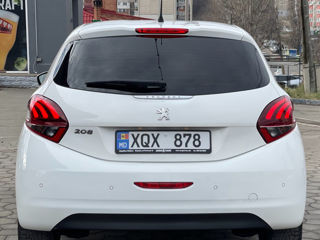 Peugeot 208 foto 6