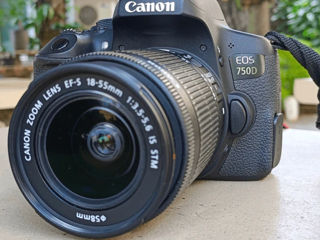 Зеркальный фотоаппарат Canon 750D