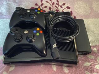 XBOX 360 S (прошивка Freeboot - 85 топовых игр). В отличном состоянии.