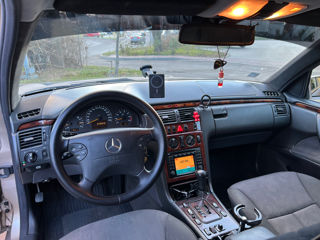 Mercedes E-Class foto 2