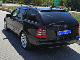 Mercedes C-Class foto 3