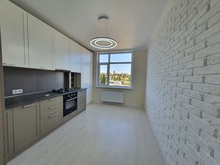 Vînzare apartament 2 dormitoare și living, priveliște spre tot orașul, bloc superb! foto 2