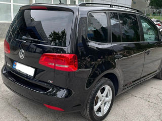 Volkswagen Touran foto 2