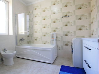 Apartament exclusiv, 2odăi, 80 m2, et.3/4, curte privată, design individual, Botanica! foto 8