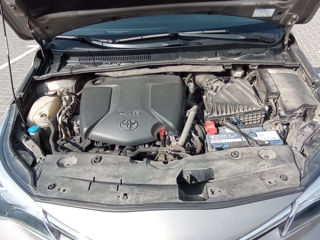 Toyota Avensis foto 9