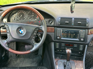 BMW 5 Series foto 8