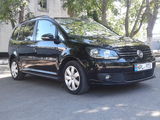 Volkswagen Touran foto 2