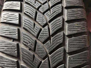 R16 215/60 GoodYear UltraGrip Performance foto 4