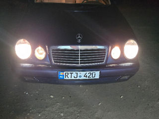 Mercedes E-Class foto 2