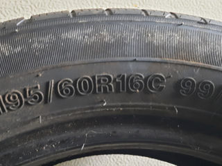 2 Anvelope 195/60 R 16 C.  De iarnă 80 %. Roadmarch. Snowrover. foto 3