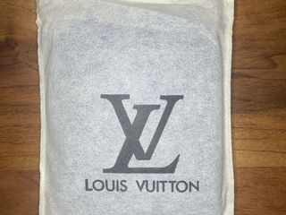 Poștaș Louis Vuitton foto 5