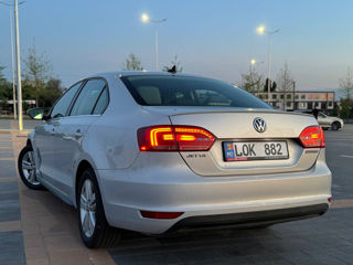 Volkswagen Jetta foto 3