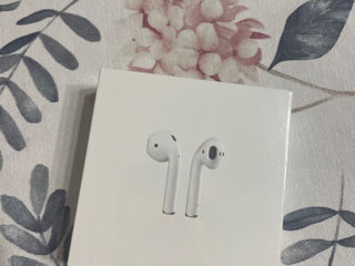 Apple AirPods (2nd Gen) with Charging Case - White (MV7N2AM/A) foto 2