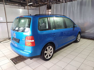 Volkswagen Touran foto 3