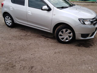 Dacia Sandero foto 2