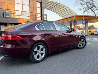 Jaguar XE foto 4