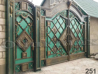 Copertine, garduri, balustrade,  porți, uși metalice, gratii și alte confecții forjate. foto 9