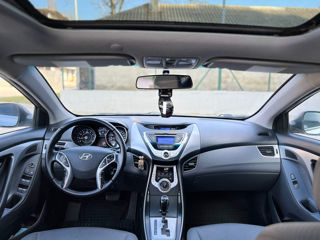 Hyundai Elantra foto 2