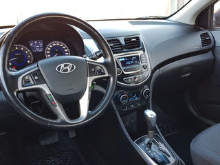 Hyundai Accent foto 4